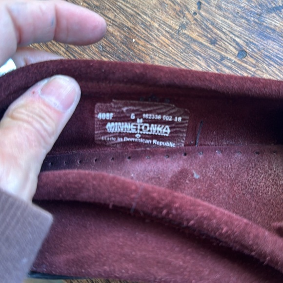 Minnetonka Moccasins Women’s Burgundy suede leather size 6 - Picture 6 of 7